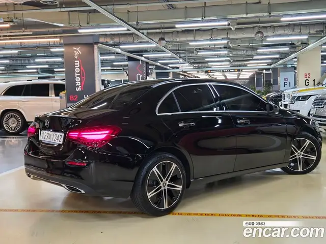 Mercedes-Benz A-Class 2023 2.0 автомат (гидро), миниатюра 2