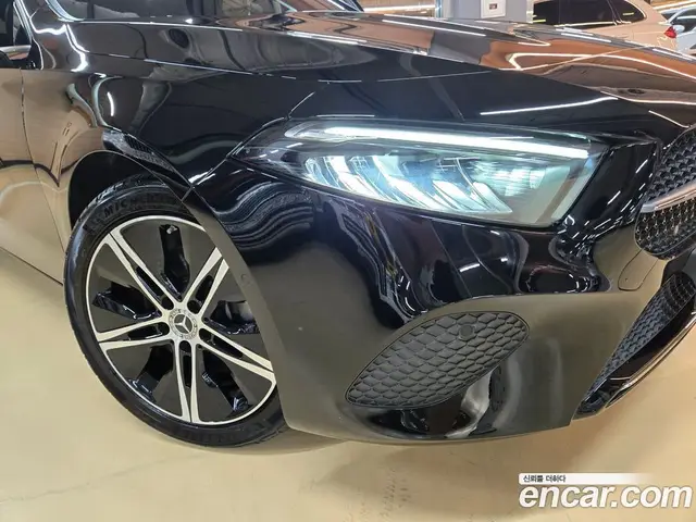 Mercedes-Benz A-Class 2023 2.0 автомат (гидро), миниатюра 9