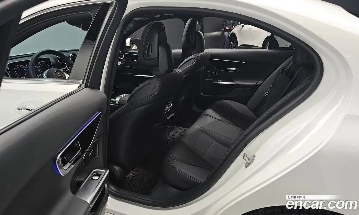 Mercedes-Benz C-Class 2024 2.0 автомат (гидро), фото 17