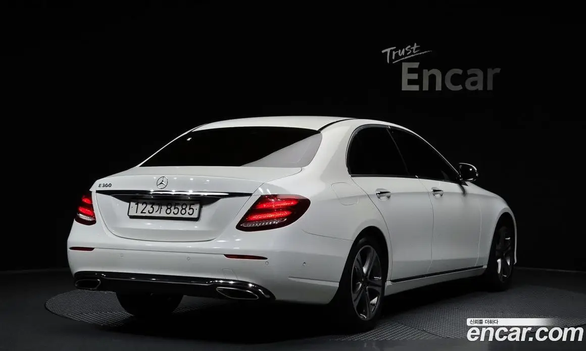 Mercedes-Benz E-Class 2019 2.0 автомат (гидро), фото 2