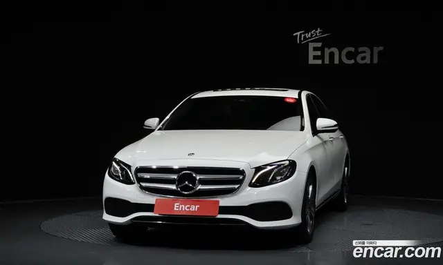 Mercedes-Benz E-Class 2019 2.0 автомат (гидро), миниатюра 3