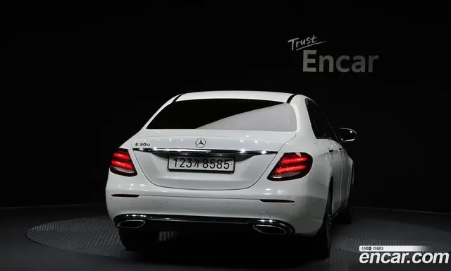 Mercedes-Benz E-Class 2019 2.0 автомат (гидро), миниатюра 4