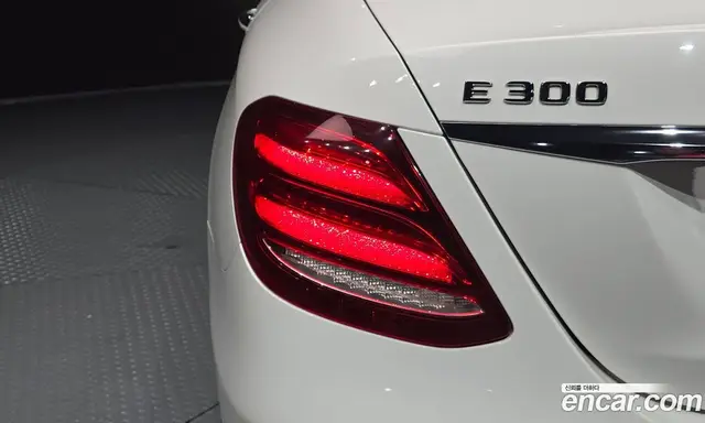 Mercedes-Benz E-Class 2019 2.0 автомат (гидро), миниатюра 9