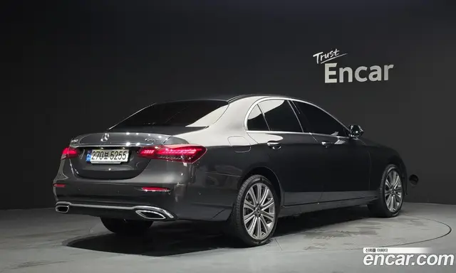 Mercedes-Benz E-Class 2022 2.0 автомат (гидро), миниатюра 2