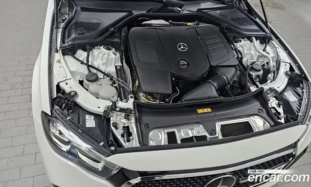 Mercedes-Benz E-Class 2025 2.0 автомат (гидро), миниатюра 5