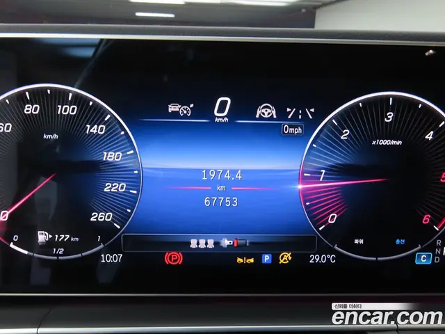 Mercedes-Benz GLE-Class 2023 3.0 автомат (гидро), миниатюра 12