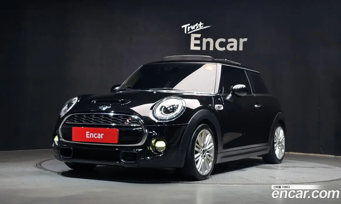 Mini Cooper 2016 2.0 автомат (гидро), фото 1
