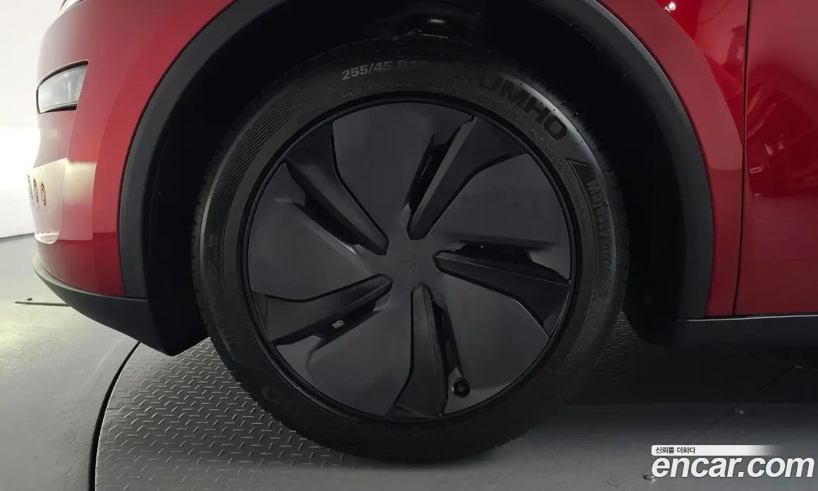 Tesla Model Y 2025 0.2 автомат (гидро), фото 4