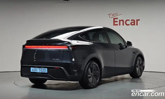 Tesla Model Y, 2025, 9 330 км