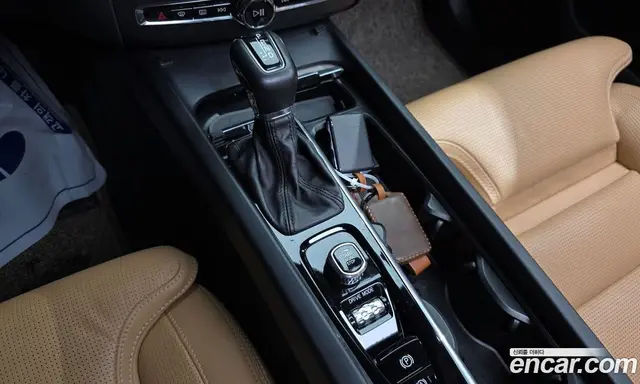 Volvo XC60 2018 2.0 автомат (гидро), миниатюра 11