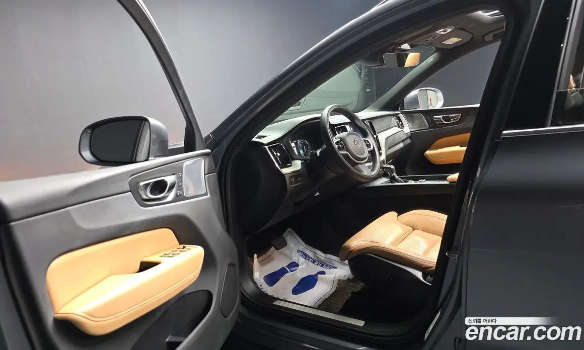 Volvo XC60 2018 2.0 автомат (гидро), фото 12