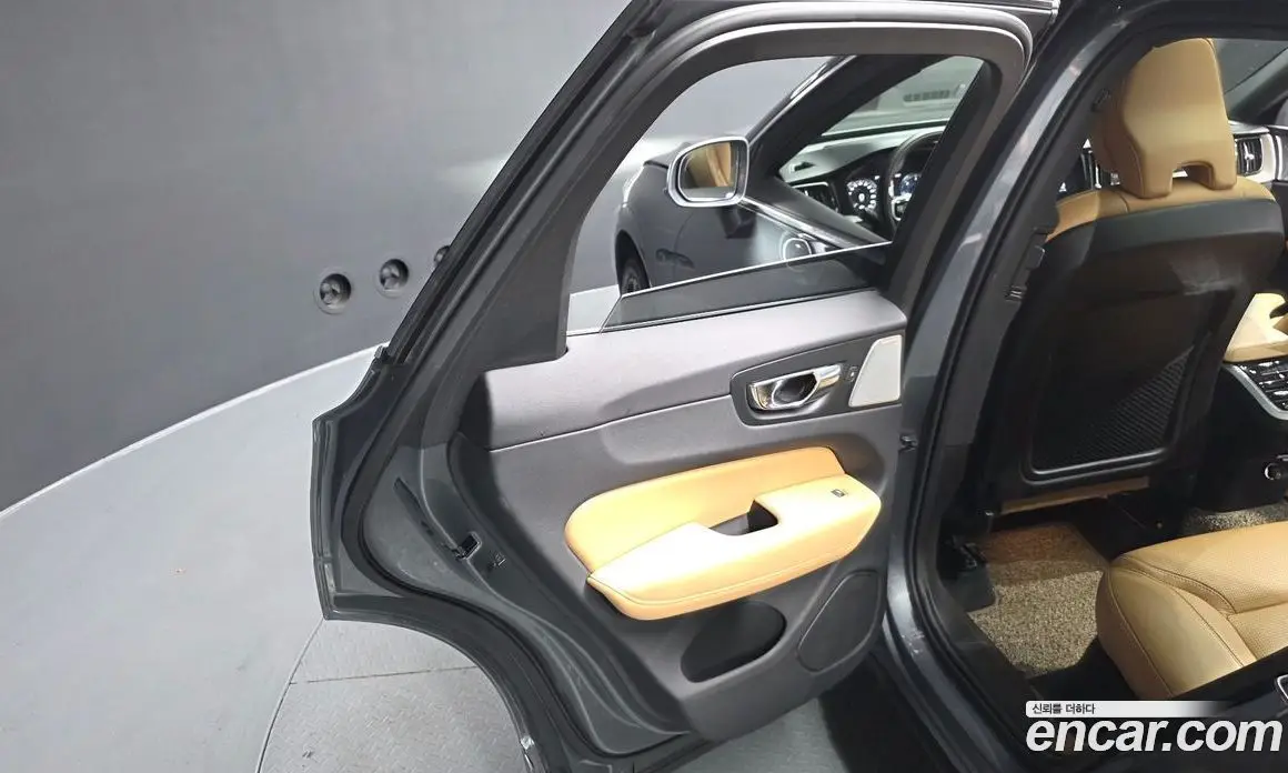 Volvo XC60 2018 2.0 автомат (гидро), фото 14