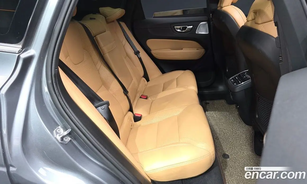 Volvo XC60 2018 2.0 автомат (гидро), фото 16