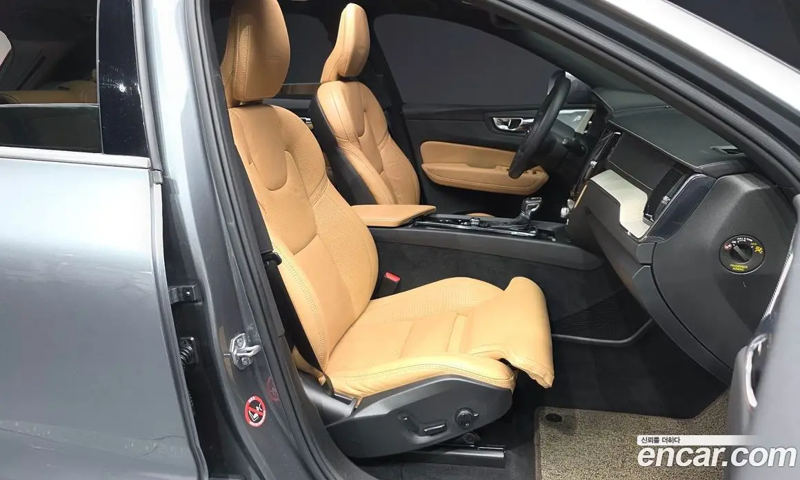 Volvo XC60 2018 2.0 автомат (гидро), фото 17