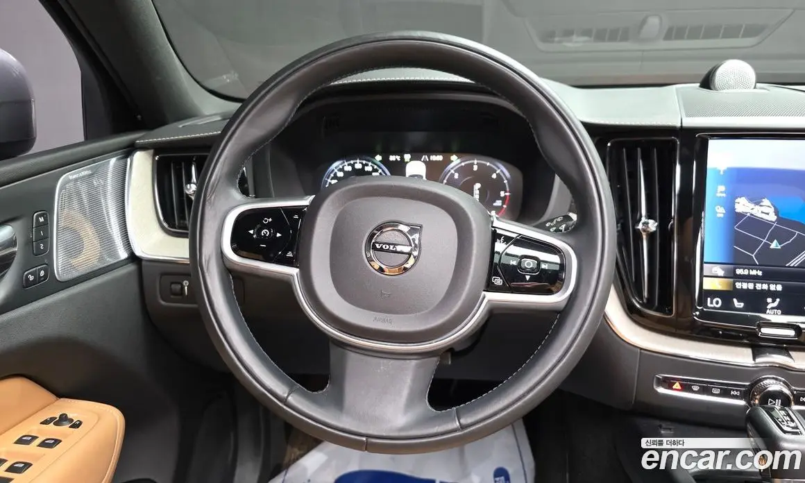 Volvo XC60 2018 2.0 автомат (гидро), фото 18