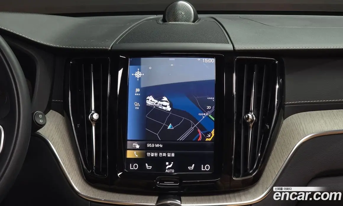 Volvo XC60 2018 2.0 автомат (гидро), фото 19