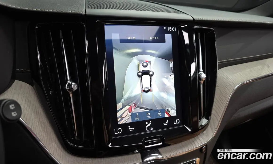 Volvo XC60 2018 2.0 автомат (гидро), фото 20