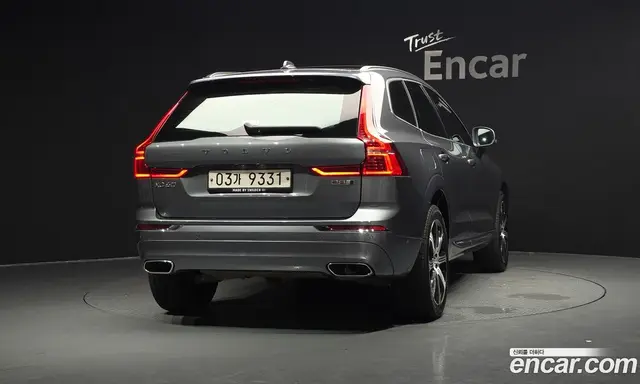 Volvo XC60 2018 2.0 автомат (гидро), миниатюра 3