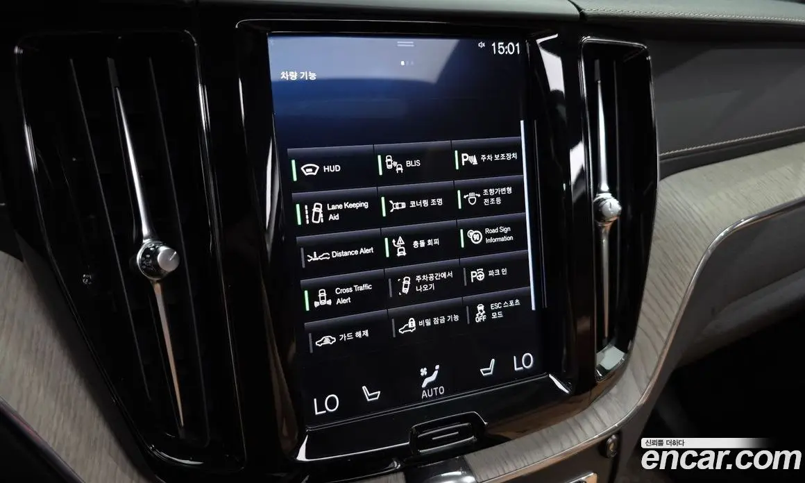 Volvo XC60 2018 2.0 автомат (гидро), фото 21