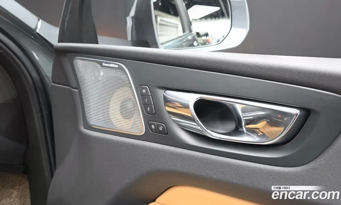 Volvo XC60 2018 2.0 автомат (гидро), фото 30