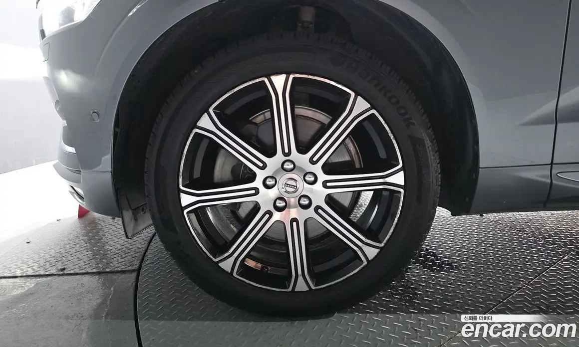 Volvo XC60 2018 2.0 автомат (гидро), фото 4