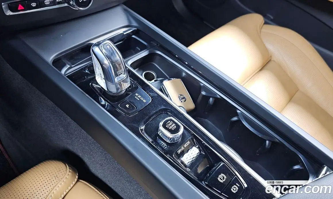 Volvo XC60 2019 2.0 автомат (гидро), фото 12