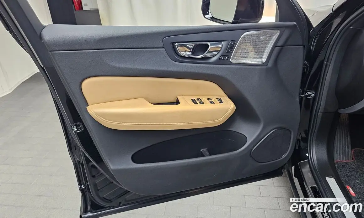Volvo XC60 2019 2.0 автомат (гидро), фото 14