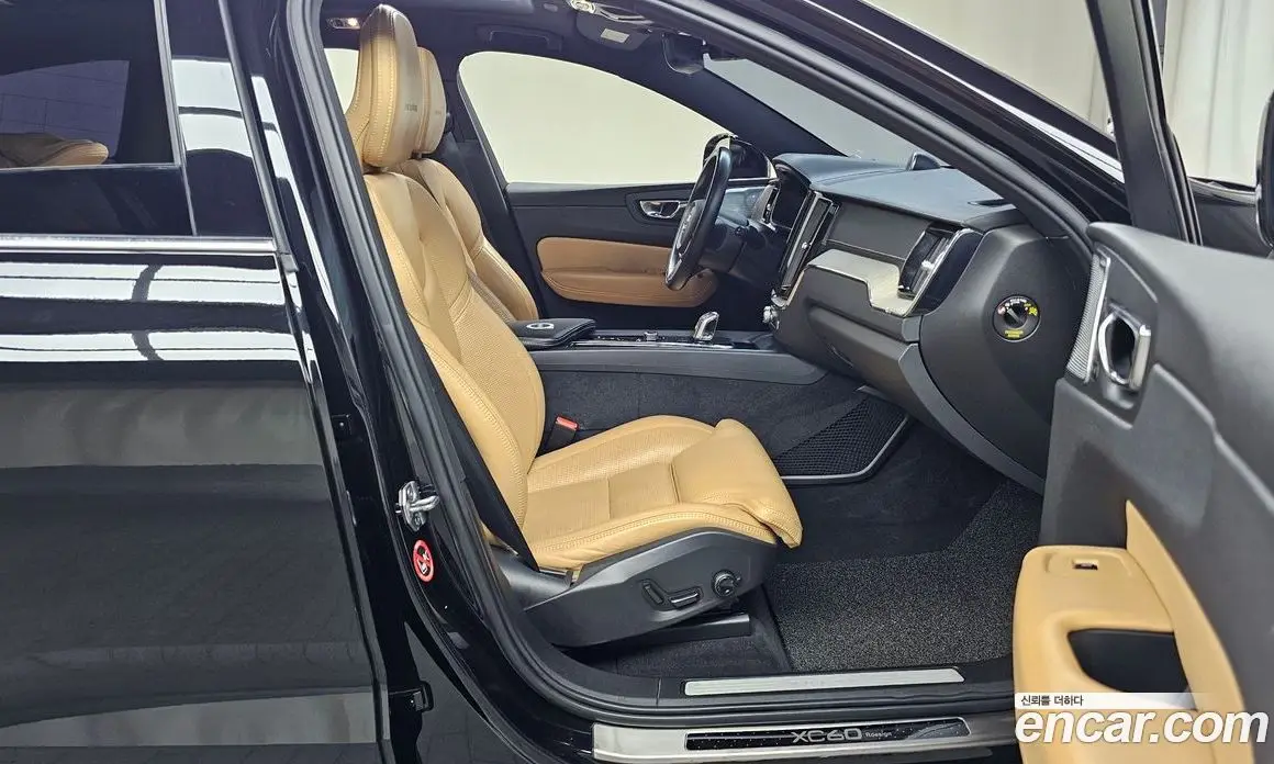 Volvo XC60 2019 2.0 автомат (гидро), фото 16