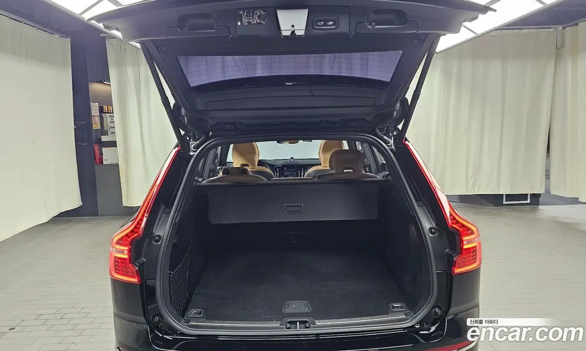 Volvo XC60 2019 2.0 автомат (гидро), фото 24