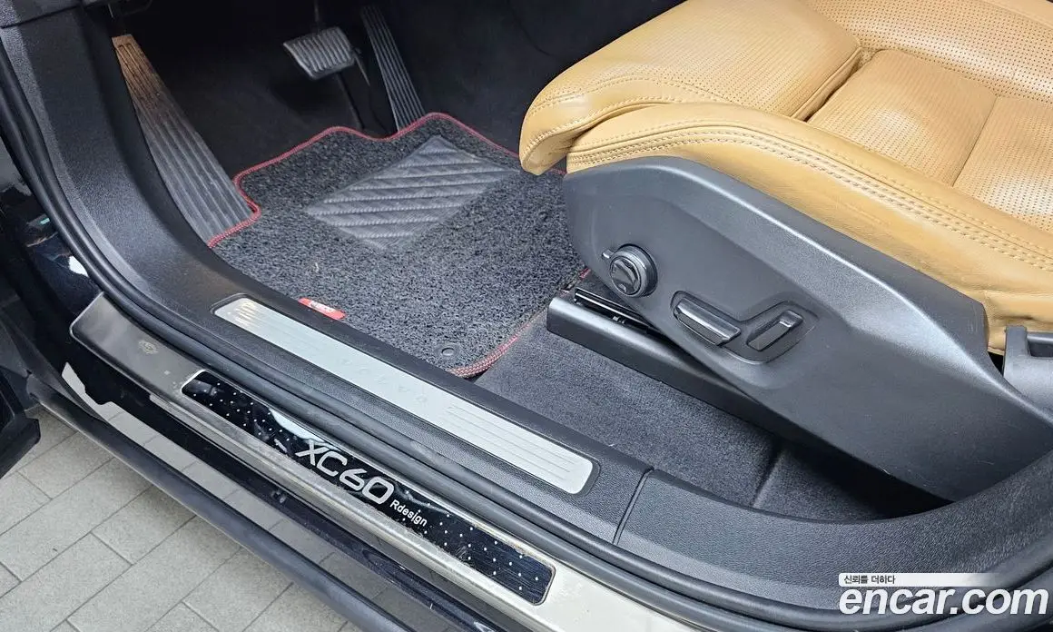 Volvo XC60 2019 2.0 автомат (гидро), фото 25