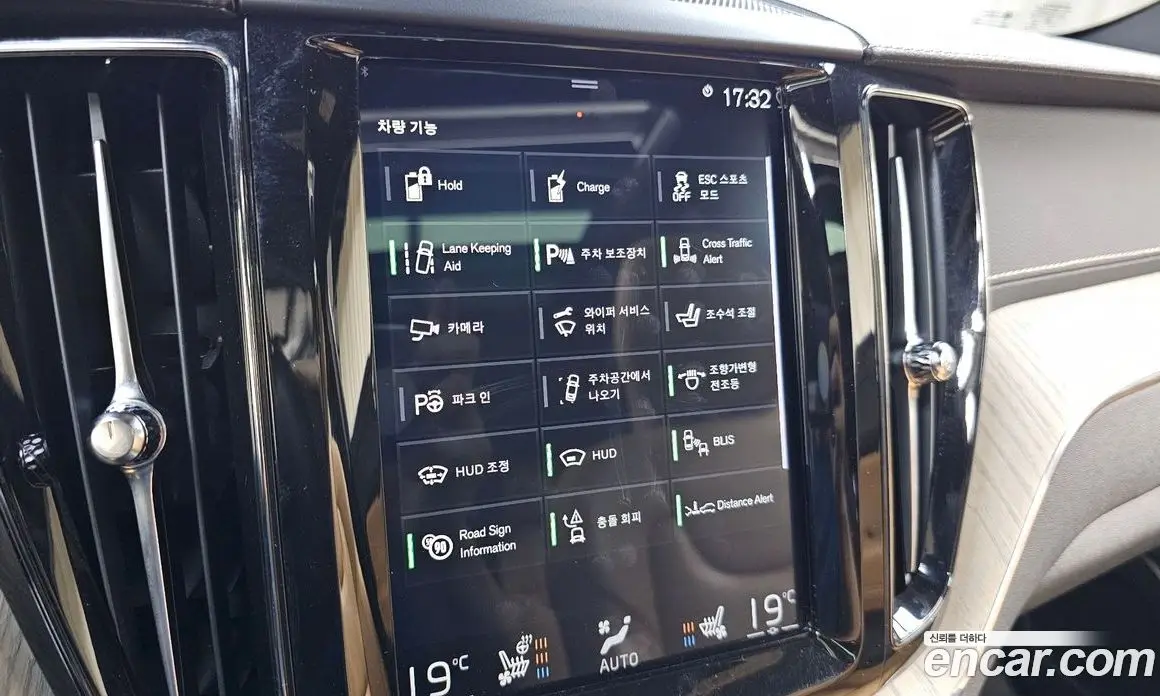 Volvo XC60 2019 2.0 автомат (гидро), фото 32