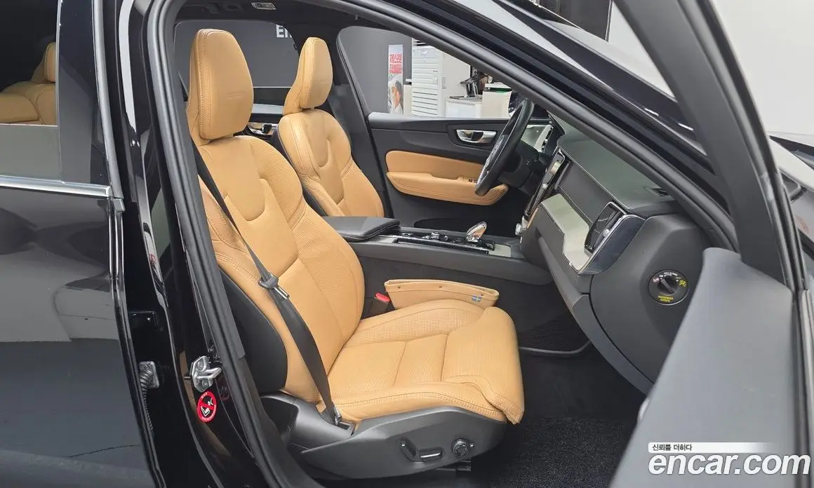 Volvo XC60 2020 2.0 автомат (гидро), фото 12