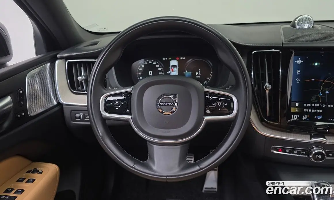 Volvo XC60 2020 2.0 автомат (гидро), фото 13