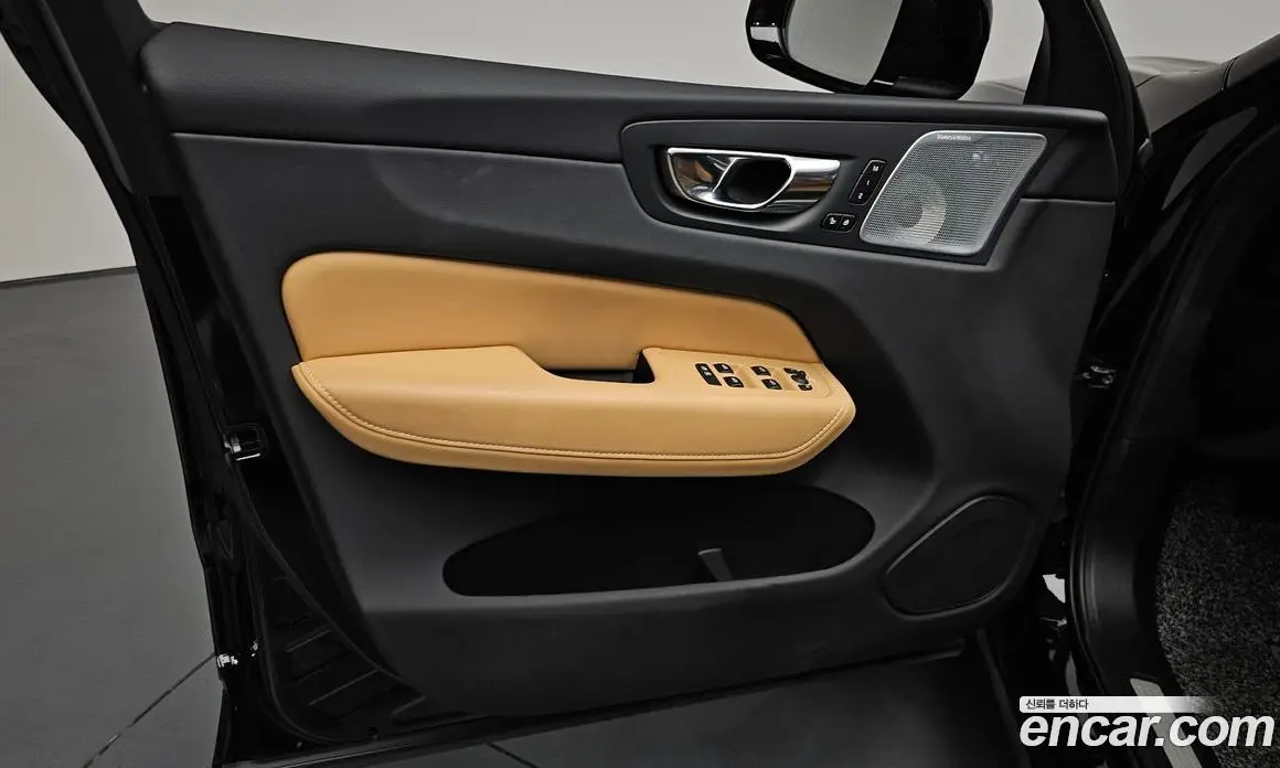 Volvo XC60 2021 2.0 автомат (гидро), фото 13