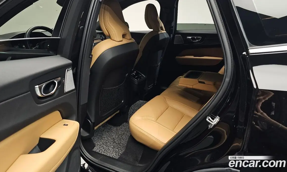 Volvo XC60 2021 2.0 автомат (гидро), фото 15