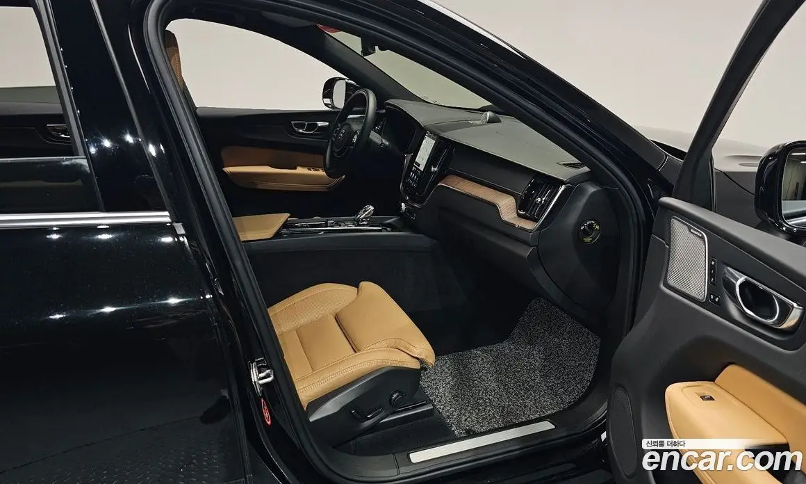 Volvo XC60 2021 2.0 автомат (гидро), фото 16
