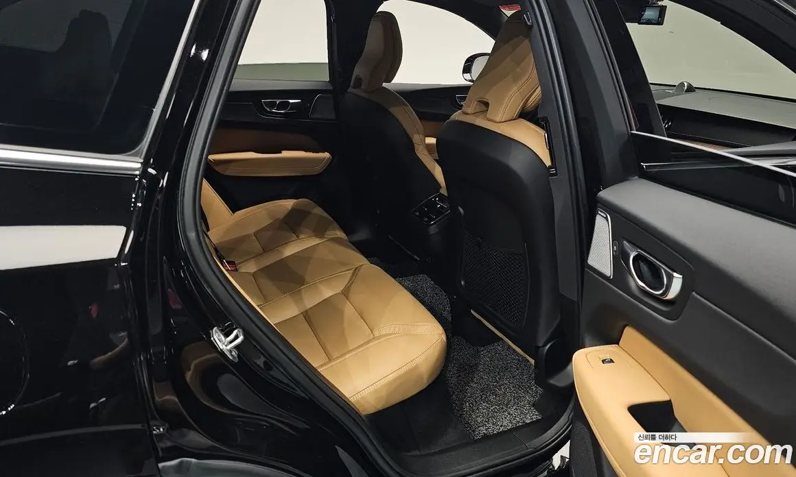 Volvo XC60 2021 2.0 автомат (гидро), фото 17