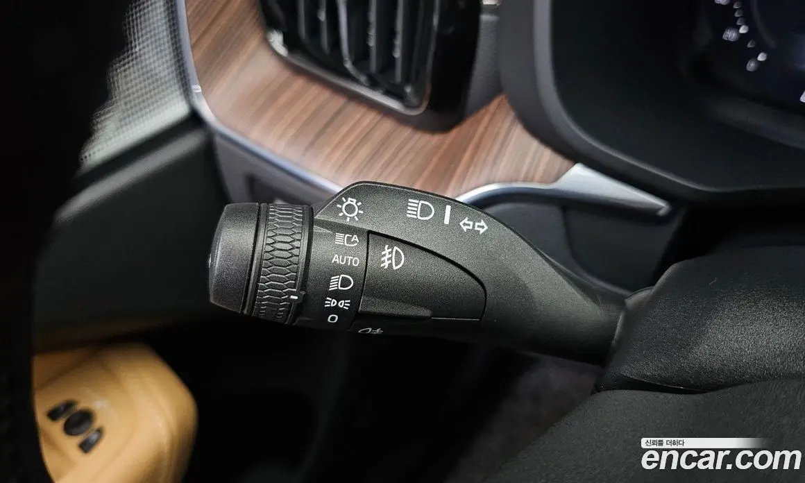 Volvo XC60 2021 2.0 автомат (гидро), фото 31