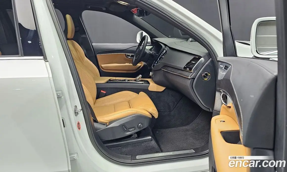 Volvo XC90 2023 2.0 автомат (гидро), фото 16
