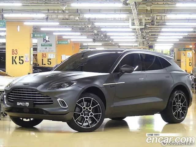 Aston Martin DBX 2020 4.0 автомат (гидро), миниатюра 2