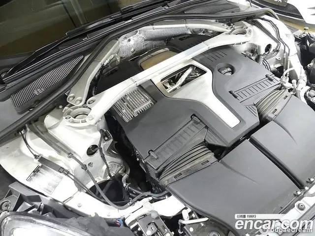 Aston Martin DBX 2020 4.0 автомат (гидро), миниатюра 5