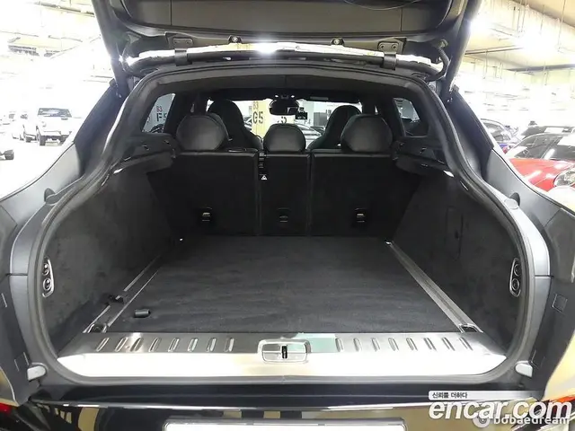 Aston Martin DBX 2020 4.0 автомат (гидро), миниатюра 9