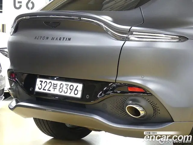 Aston Martin DBX 2020 4.0 автомат (гидро), миниатюра 10