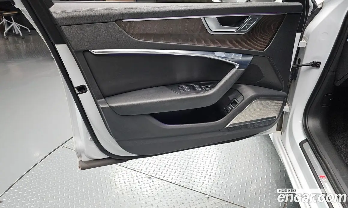 Audi A6 2020 2.0 автомат (гидро), фото 14