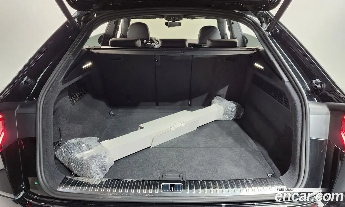 Audi Q8 2023 3.0 автомат (гидро), фото 20