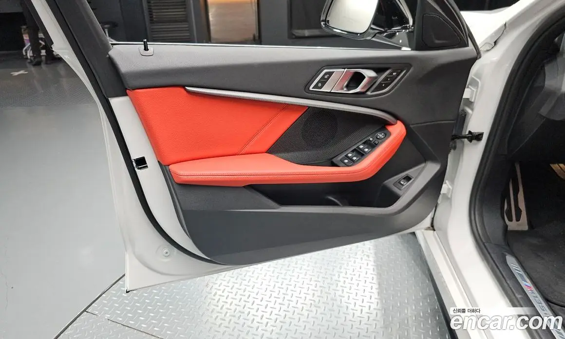 BMW 1 серия 2023 2.0 автомат (гидро), фото 14