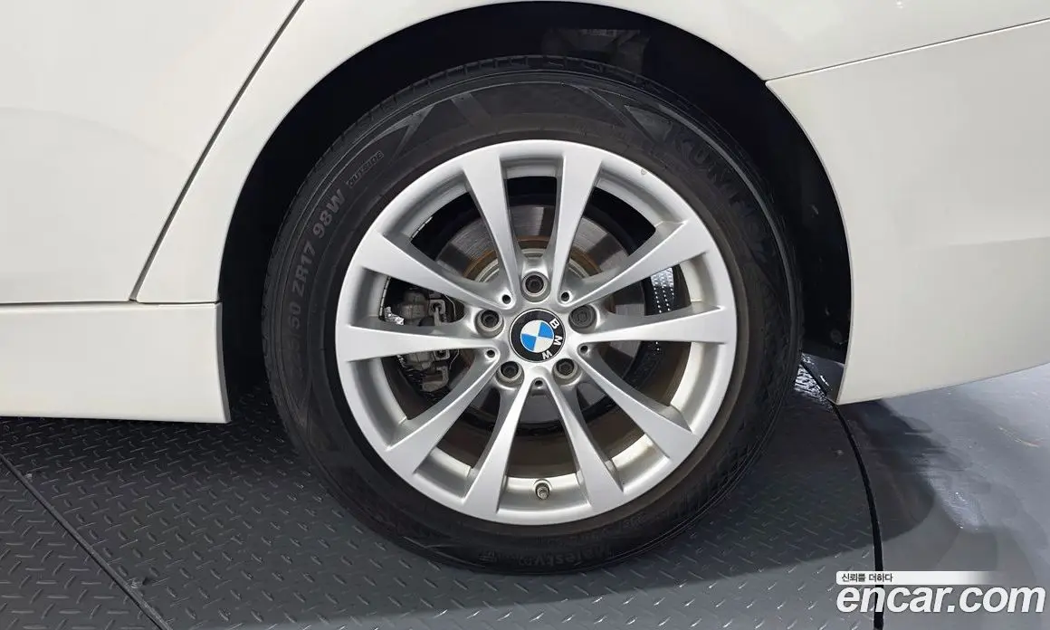 BMW 3 серия 2017 2.0 автомат (гидро), фото 6
