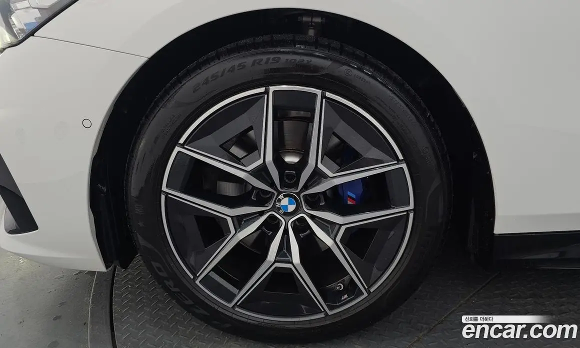 BMW 5 серия 2025 2.0 автомат (гидро), фото 4