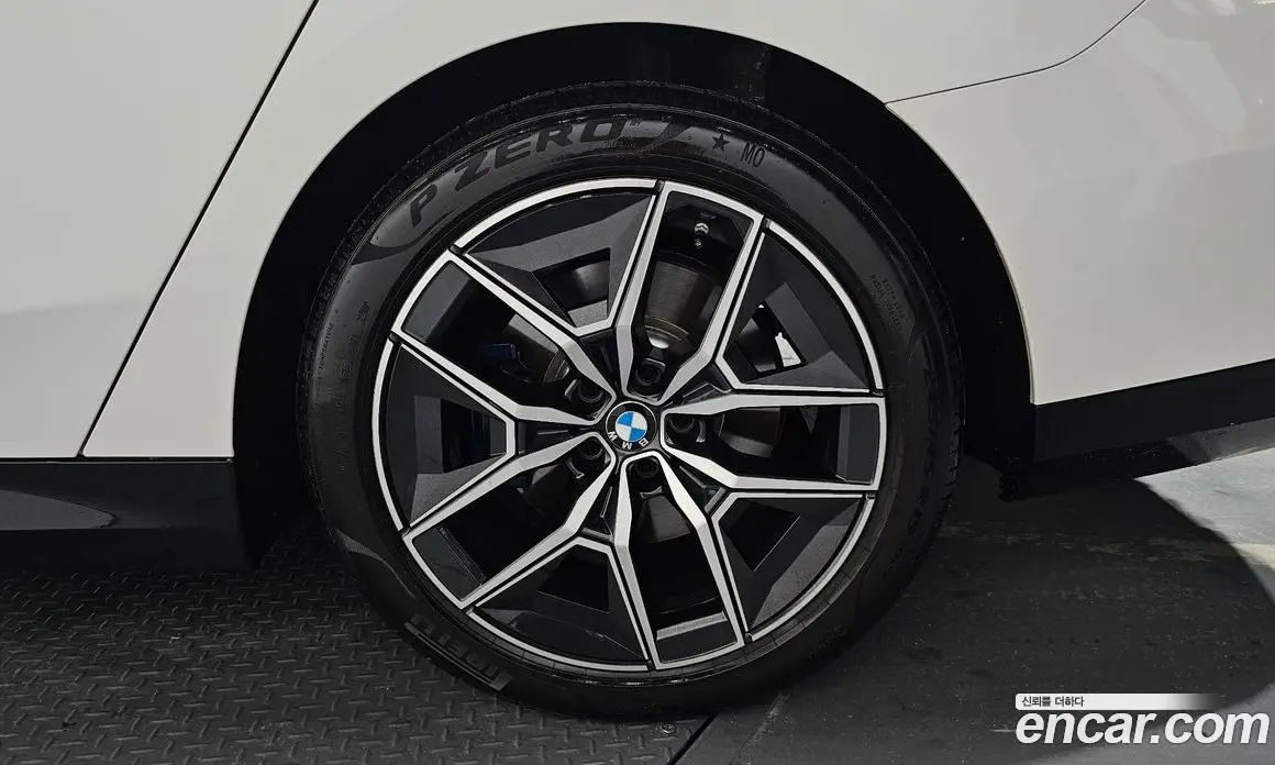BMW 5 серия 2025 2.0 автомат (гидро), фото 6