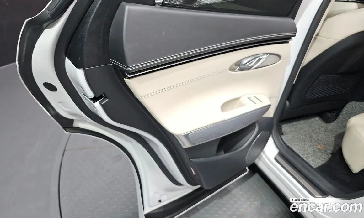 Genesis GV70 2023 2.5 автомат (гидро), фото 14